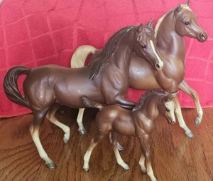 Vintage 1973 Breyer Classic Arabian Horse Family, Stallion, Mare and Foal #3055 - Picture 1 of 17