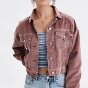 American Eagle Outfitters Cropped Mauve Cord Jeansjacke Oversized Gr. XS - Bild 1 von 6