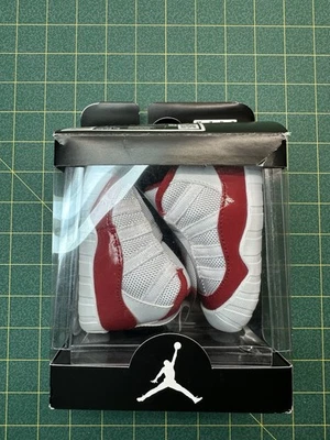 BOTÍN CUNA JORDAN 11 4c Foto 1 de 4