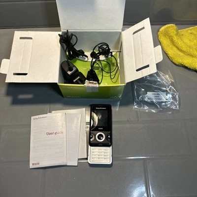 Sony Ericsson W205 Collectors Mobile Phone (Unlocked). Original box & content. - Image 1 of 4