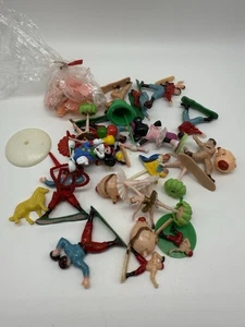 Huge VINTAGE CAKE TOPPERS/CUPCAKE TOPPERS PLASTIC Lot Ballerina Mickey Sports - Picture 1 of 18