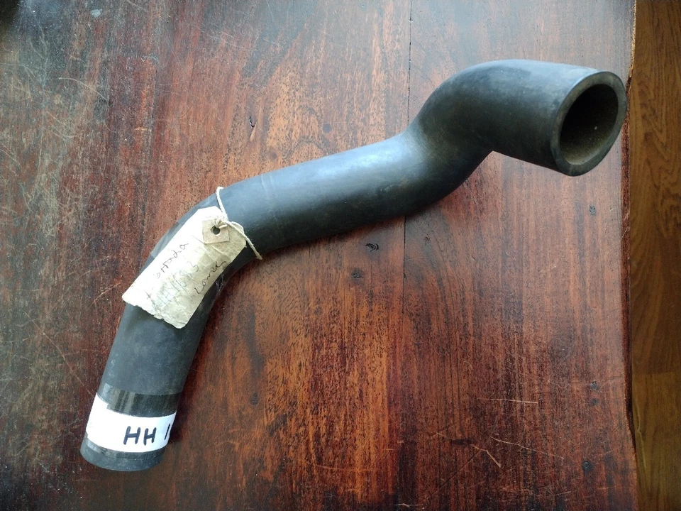 MANGUEIRA DE LÍQUIDO DE ARREFECIMENTO DO RADIADOR INFERIOR/INFERIOR - SERVE: FIAT STRADA/RITMO (1979-82) - Imagem 1 de 3