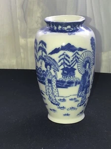 Blue And White Napco Ware Japan Porcelain Vase 5” Tall Beautiful - Picture 1 of 6