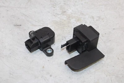 INTERRUPTOR INTERMITENTE RELÉ INTERMITENTE INTERMITENTE 15-18 YAMAHA SR400 OEM Foto 1 de 4