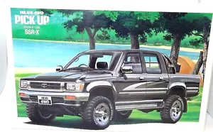AOSHIMA VINTAGE 1:24 TOYOTA HILUX 4WD PICK-UP PLASTIC KIT - MINT BOXED - Picture 1 of 4