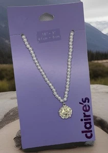 Collana di perle finte Claire's con ciondolo rosa argento - lunghezza regolabile 16"+3" - Foto 1 di 2