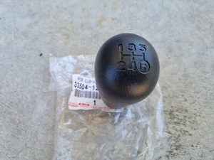 Toyota GGN15 GGN25 KUN16 KUN26 Hilux 5 speed shift knob NEW 33504-12180-B7 - Picture 1 of 2