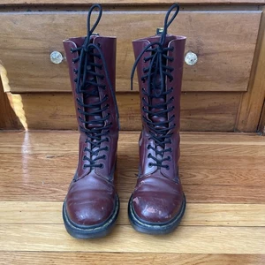 Doc Marten Martin 11856 boots US Womens 8 Cherry Red Smooth Leather Lace 14 eye - Picture 1 of 22
