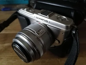 Olympus PEN E-P 1 mit 14-42 / + Olympus Hülle / Bitte lesen - Bild 1 von 9