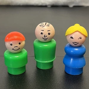 Vintage Fisher Price Little People Plastic Family Blue Mom Green Dad Boy Red Hat - Picture 1 of 11