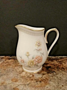 NEUWERTIG Noritake Cervantes #7261 - 4-1/2" SAHNEKÄNNCHEN - Bild 1 von 4
