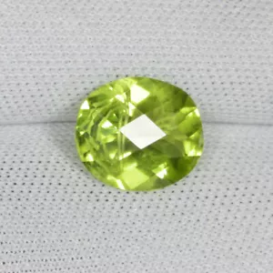 2,11 Cts Incredibile Fuoco e Miglior Colore Peridoto Naturale Ckb Ovale...!!!!! - Foto 1 di 2