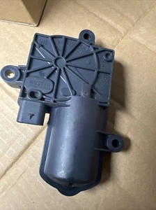 LR177878 / LR137008 / LR117492 OEM EXHAUST VALVE ACTUATOR - Disco.Sport & E-Pace - Picture 1 of 3