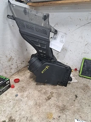 Carcasa de filtro de aire/purificador de aire 2016 A4 Audi Sku#4291924 Foto 1 de 4