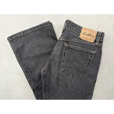 Pantalones de mezclilla Levi Strauss Signature Juniors talla 7 cortos tiro bajo corte bootcut negros Foto 1 de 4