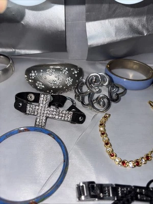 Lote de 20+ brazaletes con cuentas estilos mixtos de colección a moderno paquete de joyería Foto 1 de 4