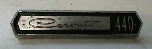VINTAGE CAR EMBLEM BADGE NAME PLATE CORONET 440 2661595 - Bild 1 von 2