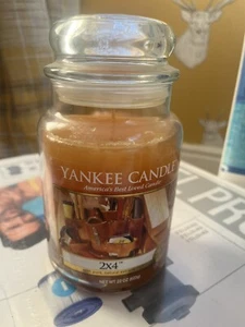 YANKEE CANDLE 2X4 LUMBER SCENTED 22 OZ JAR RETIRED DEERFIELD LARGE JAR MAN SMELL - Picture 1 of 3