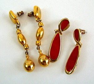 Lot of 2 Pair of Gold Toned & Red/Gold Toned Dangle Earrings - Picture 1 of 3