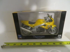 New Ray Triumph 955i RS Yellow Motorcycle 1:12 Scale MIB - Picture 1 of 6