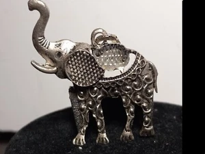 COLGANTE ELEFANTE DE COLECCIÓN Detallado Ornado Tono Plateado RARO Único - Imagen 1 de 24
