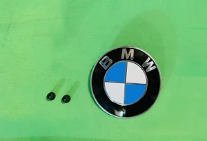 BMW E30 E36 E46 E90 E28 E34 E39 E60 F07 F10 E32 E38 Z1 Z3 Z4 X5 82mm Hood Emblem - Picture 1 of 3
