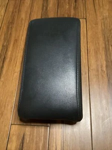 08 - 12 CHEVY MALIBU CENTER CONSOLE LID OEM BLACK LEATHER  Small Crack - Bild 1 von 7