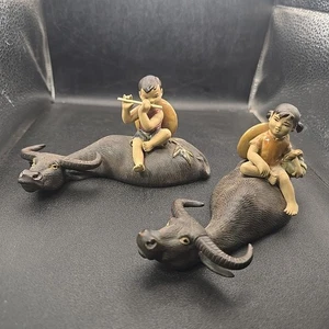 Pipa y niña Shiwan China de colección para niño montando en búfalo barro hombre cerámica natación 6x3" - Imagen 1 de 15