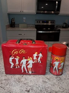 1966 Go Go Dancers Vinyl Lunch Box & Thermos * Vintage * Lunchbox kit * DAMAGED - Picture 1 of 8