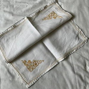 VINTAGE WHITE Cotton Corner Yellow EMBROIDERY TABLE MAT TRAY CLOTH 23 x 15.5” - Picture 1 of 8
