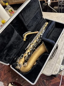 Vintage Selmer Bundy II alto saxophone with Case, Factory Enamel finish - Picture 1 of 16
