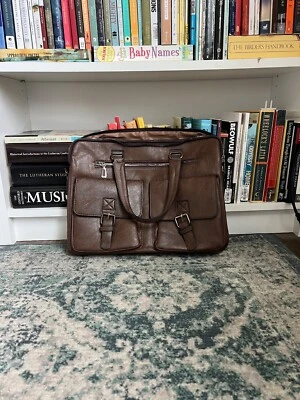 Maletín de cuero para computadora, perfecto estado nunca usado, bolsillos, sin marca Foto 1 de 4