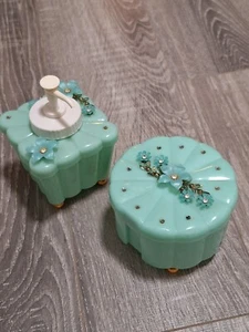 Vintage MENDA CO. PASADENA, CAL Green Plastic Vanity Soap Dispenser Powder Jar - Picture 1 of 7