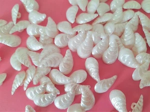 50 Shell shape buttons soft white Faux Mother of Pearl shank craft fun 23 x 14mm - Picture 1 of 1