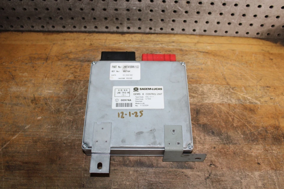 Jaguar XJ6 1996 motor de 4,0 L módulo de computadora ecu ecm fabricante de equipos originales LNA1410VK Foto 1 de 4