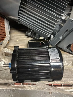 NUEVO SIN CAJA CARROCERÍA 48R6BFPP MOTORREDUCTOR 230/460V 50/60Hz 3PH 1/2HP RELACIÓN 20:1 Foto 1 de 3