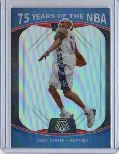 2021-22 MOSAICO PANINI #94 VINCE CARTER 75 ANNI DEL PREMIO NBA - Foto 1 di 1