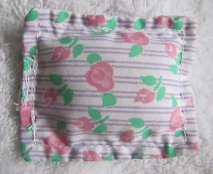 Fisher Price liebevolle Familie Puppenhaus BETT BLUMENKISSEN mit BLUMEN für Schlafzimmer - Bild 1 von 2