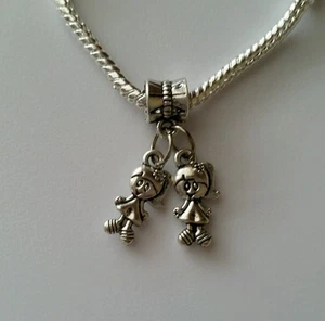 Niñas Hermanas Gemelas Bebés Cuentas Colgantes para Pulsera Dije Europeo de Plata - Imagen 1 de 6