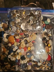 Vintage Button Lot Almost 3 Pounds Metal, Plastic, Etc Buttons - Picture 1 of 6
