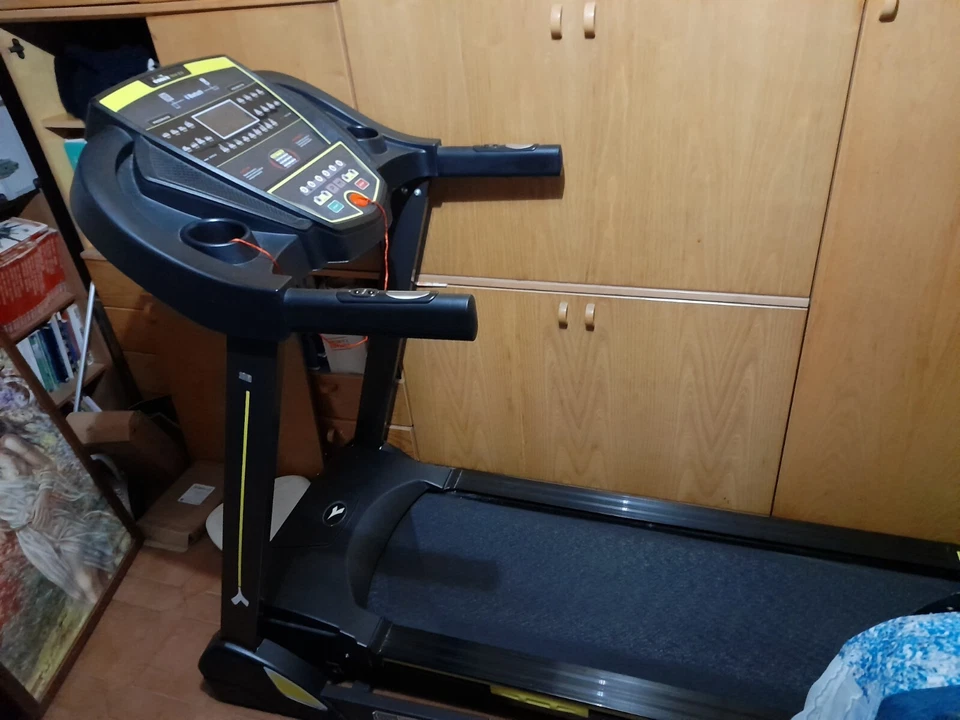 Bellissimo Tapis roulant elettrico Trim 5,5 Diadora Fitness Semi Nuovo  - Immagine 1 di 4