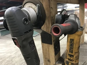 Estante de montaje de soporte de amoladora único - Cable porter Dewalt Milwaukee - Imagen 1 de 5