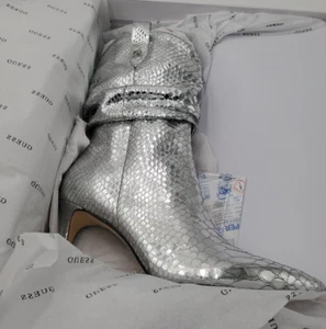 Botines ajustados GUESS para mujer 9 plateados Benisa punta puntiaguda tacón occidental - Imagen 1 de 11