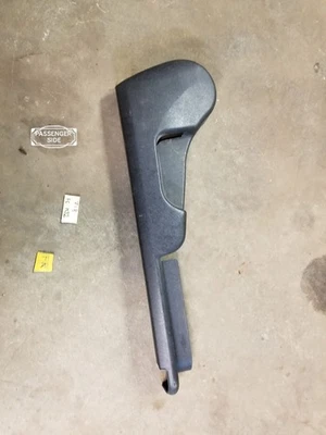 PANEL DE CUBIERTA EXTERIOR ASIENTO DELANTERO DERECHO MITSUBISHI ENDEAVOR OEM 2004-2011 Foto 1 de 2