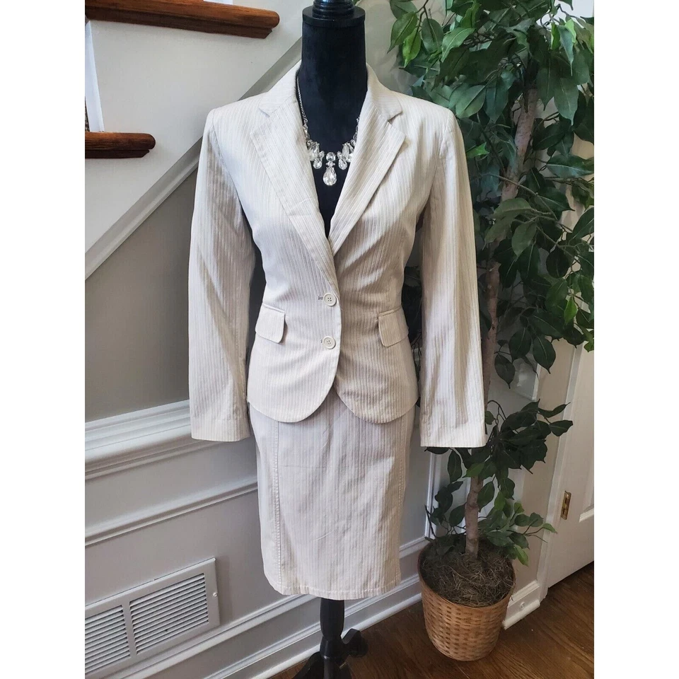 NewYork & Co. Women's Ivory Cotton Single Breasted Blazer & Skirt 2 Piece Suit 8 - Image 1 of 4