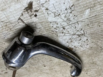 Manija de puerta delantera Chevrolet DS 1949-52 Foto 1 de 4