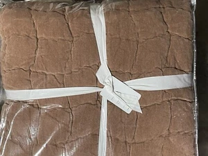 Pottery Barn Cozy Cloud Handcrafted Quilt - Full/Queen - F/Q - Rosewood - NEW - Picture 1 of 4