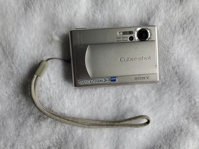 Sony DSC-T1 Cyber-shot 5.0MP Digital Camera Parts/Repair (READ DESCRIPTION)  - Image 1 of 4