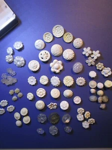 FLOWER Buttons WHITE LARGE Lot 60 + Count $6Sh - Picture 1 of 14