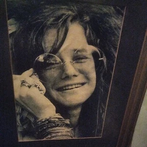 Janis Joplin 22"x18" Vintage Print Framed Hippie Decor Wall Hanging - Picture 1 of 6